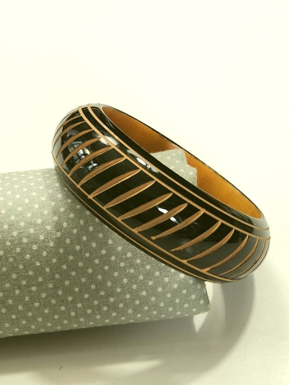 Vtg Carved Two-Tone Wood Bangle Bracelet Black Butterscotch Retro Faux Bakelite